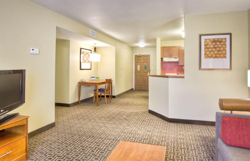 Towneplace Suites Raleigh Cary/Weston Parkway Ngoại thất bức ảnh