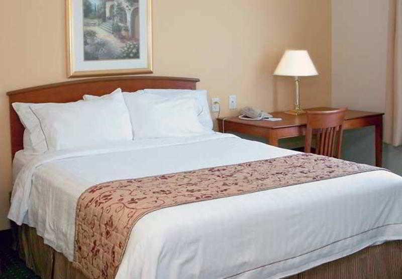 Towneplace Suites Raleigh Cary/Weston Parkway Ngoại thất bức ảnh